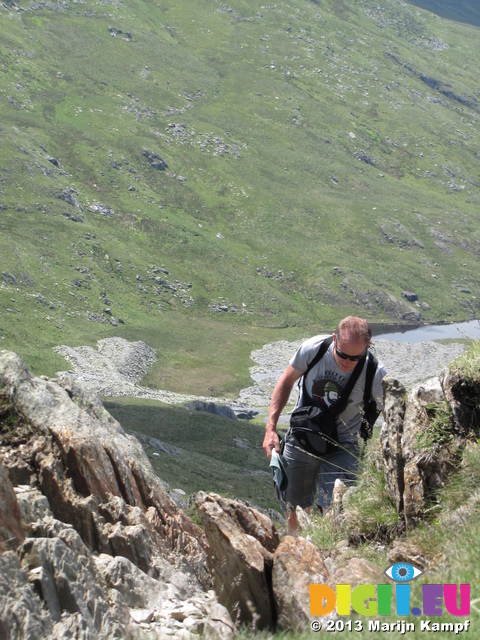 SX28675 Pepijn climbing Snowdon